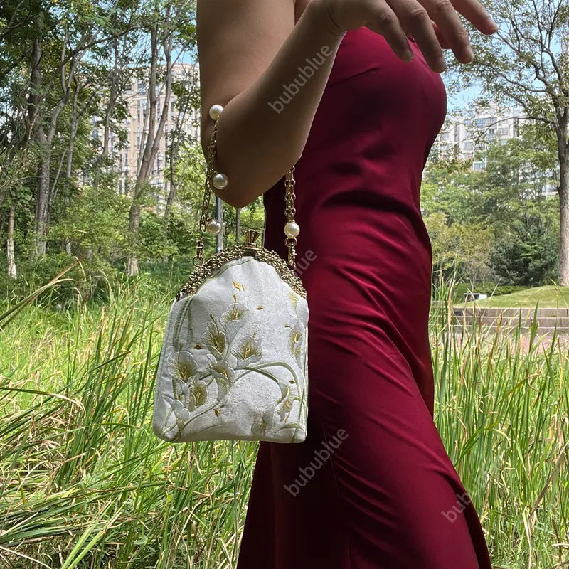 Calla Lily Embroidered Pearl Chain Handbag