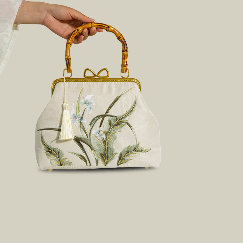 Beige Wild Meadow Embroidered Handbag – with Bow Kiss-Lock