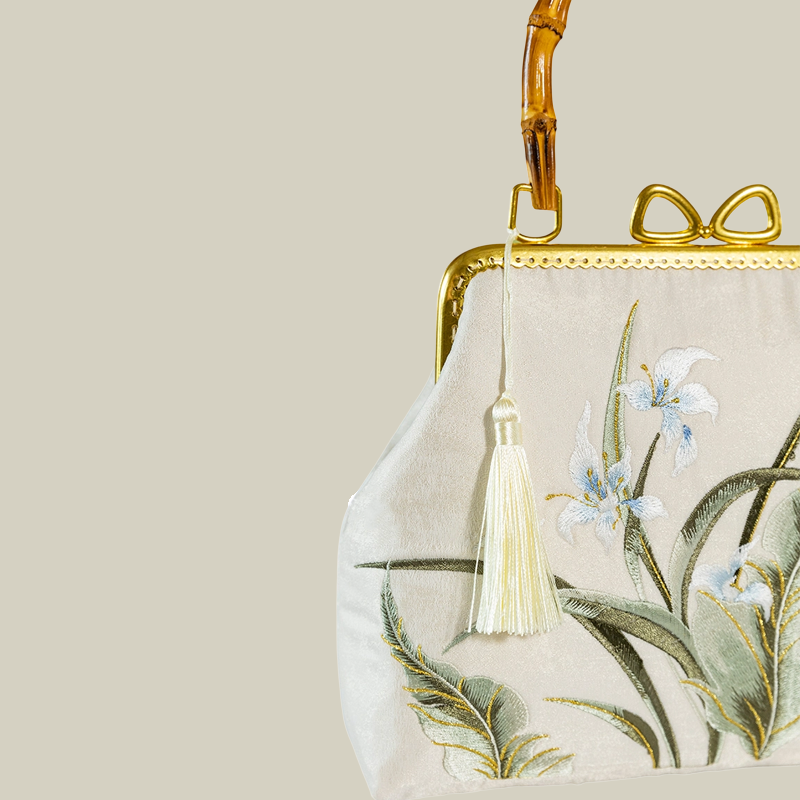 Beige Wild Meadow Embroidered Handbag – with Bow Kiss-Lock