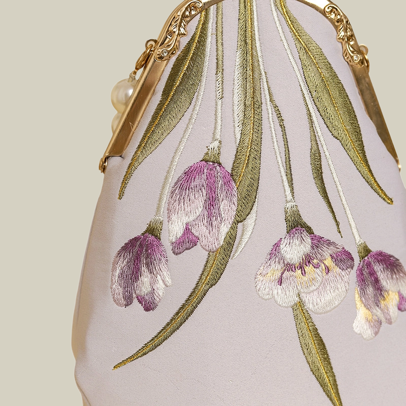 Tulip Embroidered Pearl Handle Handbag with Kiss-Lock