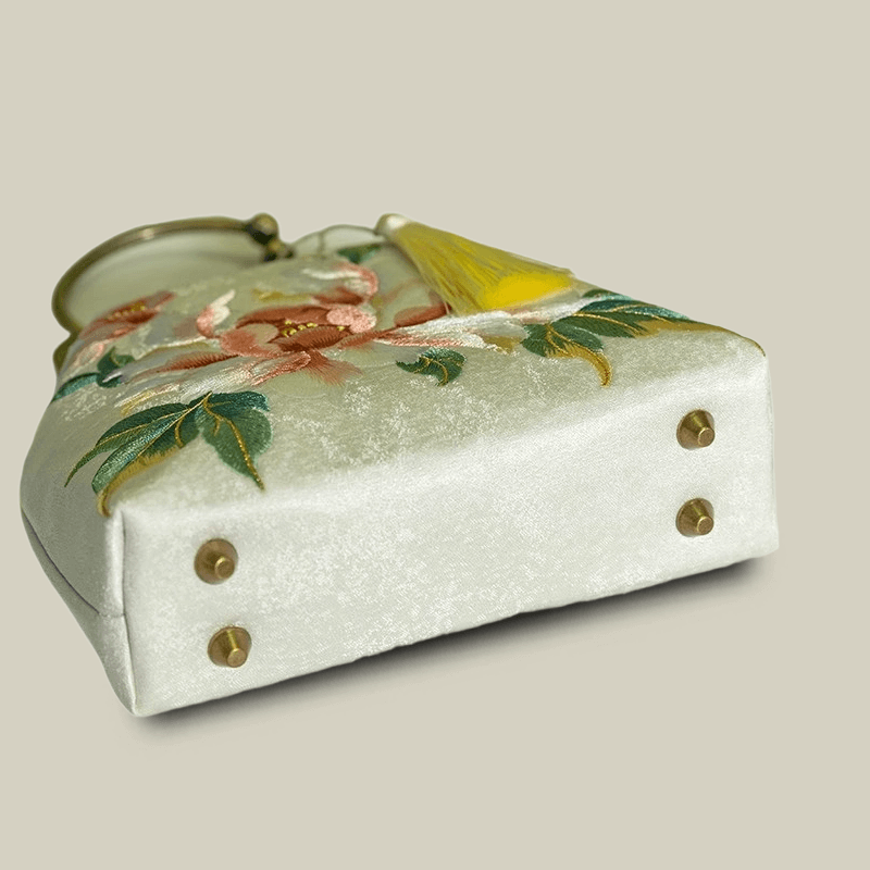 Peony Embroidered White Handbag with Metal Kiss-Lock