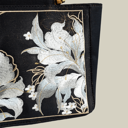 Lily Embroidered Tote Bag With Bamboo Handle(Black/Red）